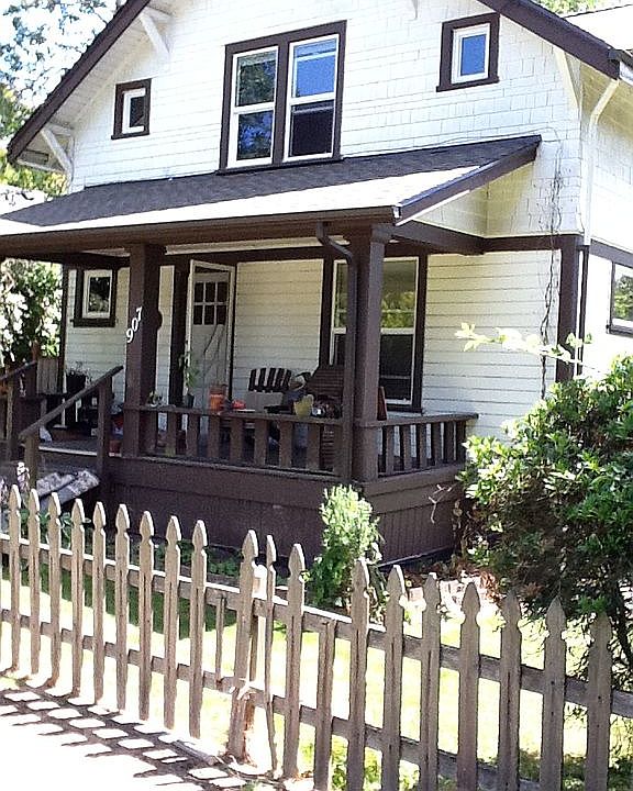 1st image of 907 Olympia Ave NE