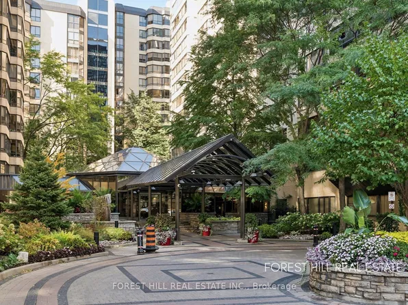 195 Saint Patrick St #301B, Toronto, ON M5T 2Y8