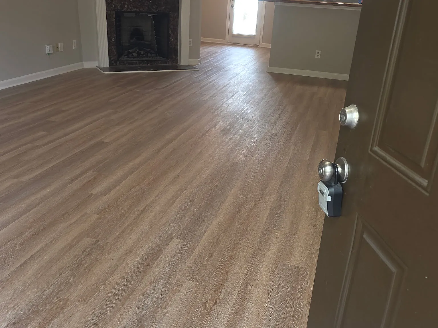 3 bed, 2.5 bath, 1246 sqft, $2,050 — Photo 2