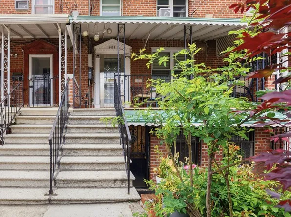 4425 Richardson Avenue image 1 of 27