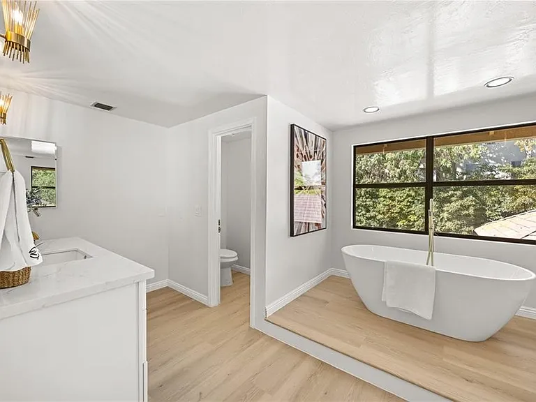 673 S Mentor Ave — Photo 34