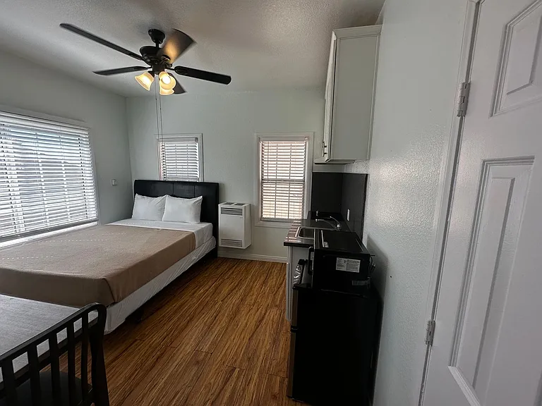 Soto Rose Apartments — Photo 14