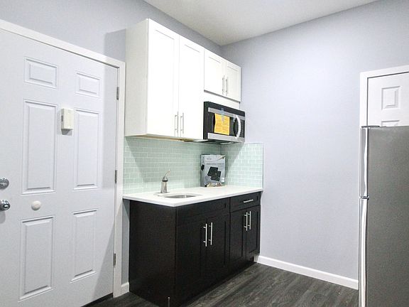 4th image of 298 Troutman St #2A