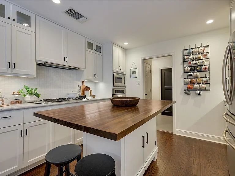 3205 Festus Dr — Photo 10