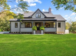 17 Moriches Ave, East Moriches, NY 11940