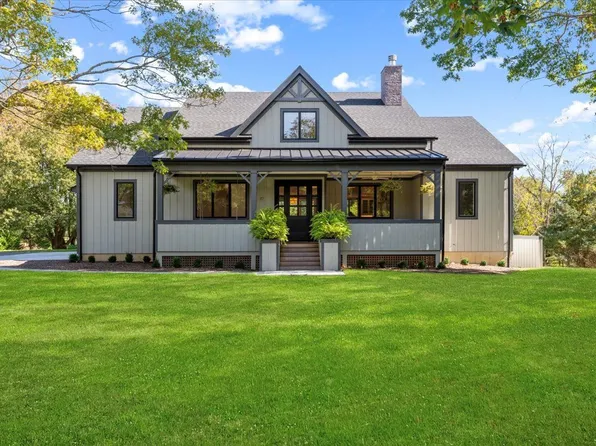 17 Moriches Ave, East Moriches, NY 11940