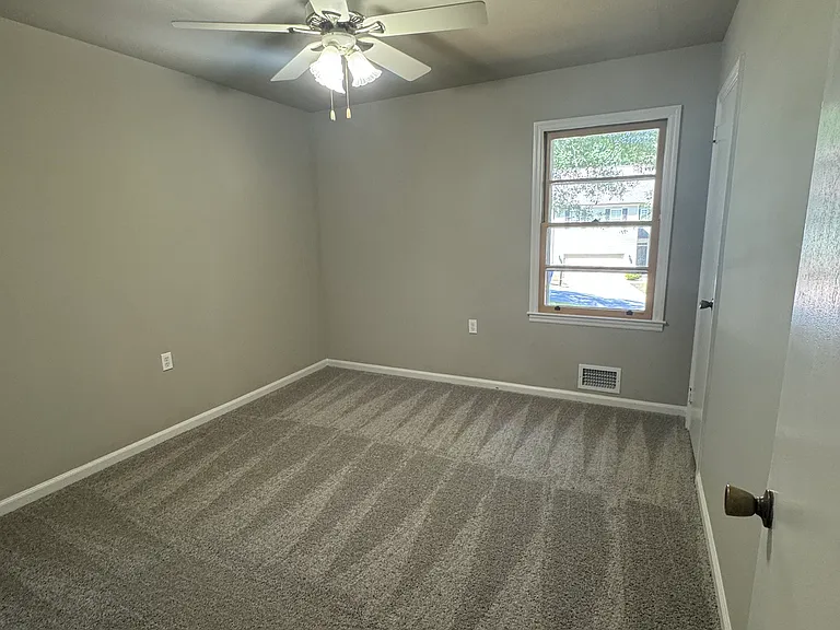 135 McBee St — Photo 8