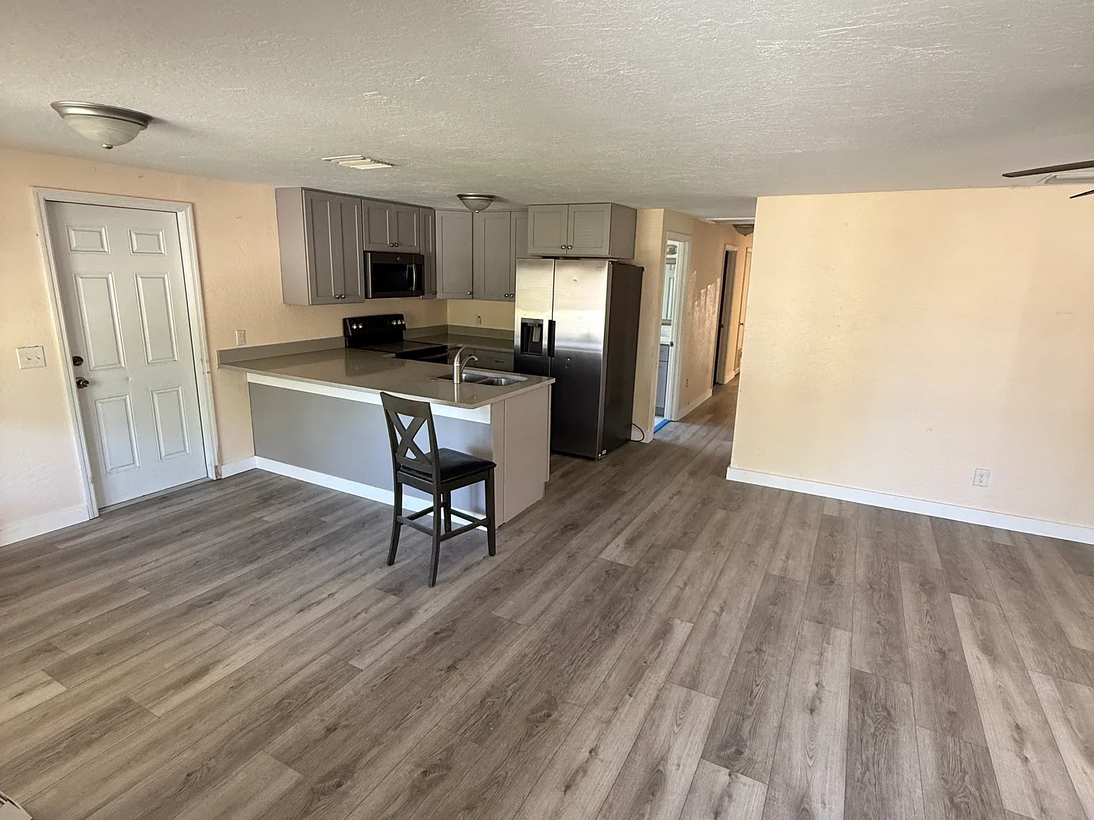 3 bed, 1104 sqft, $2,000 — Photo 2