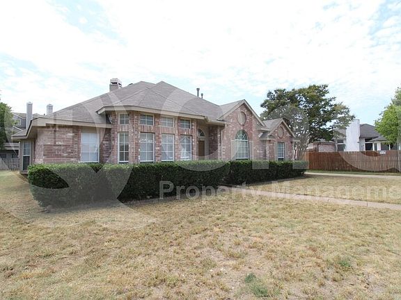 3rd image of 900 Bray St