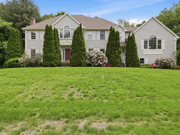 4 Farnham Cir, Andover, MA 01810