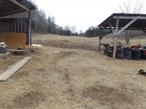 106 Little War Gap Rd, Thorn Hill, TN 37881