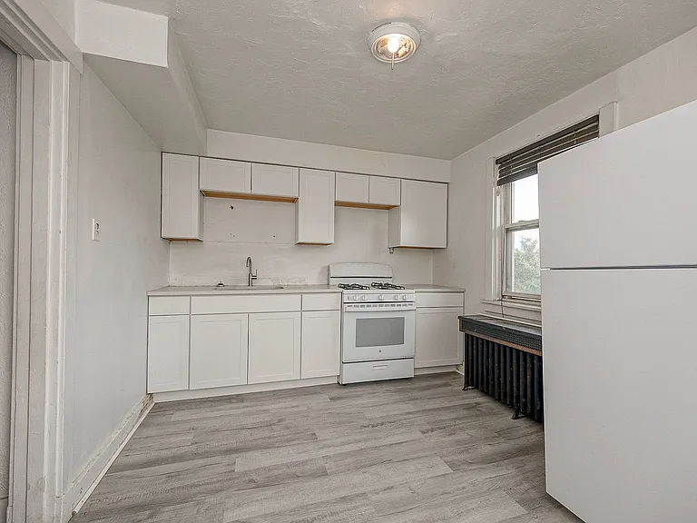 2361 Brownsville Rd — Photo 2
