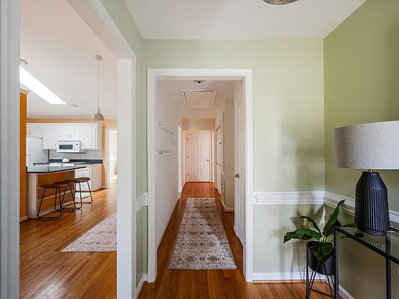 5th image of 110 Village Park Ct