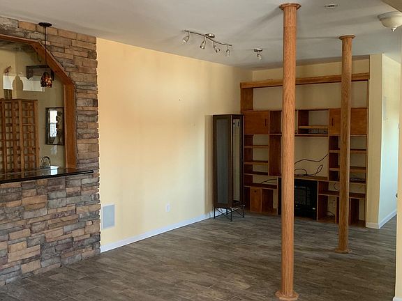 3rd image of 25 Briar Dr