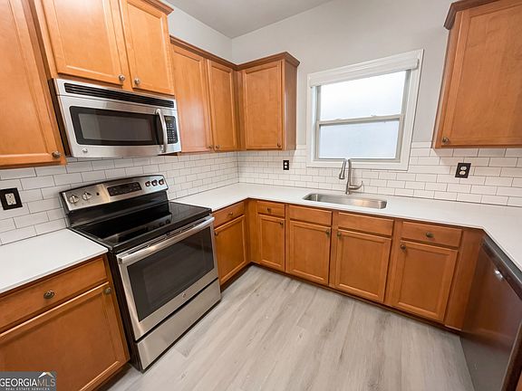 2nd image of 220 Madison Ave