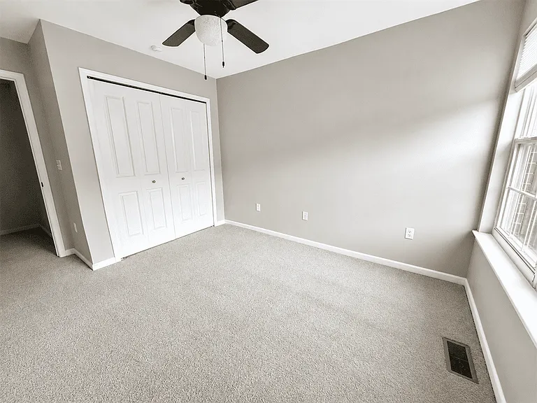 47599 Pembroke Dr — Photo 10