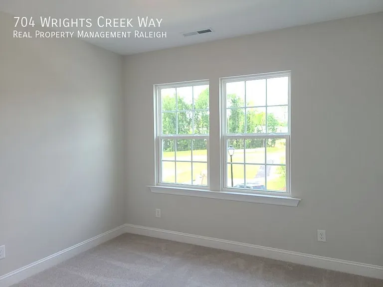 704 Wrights Creek Way — Photo 8