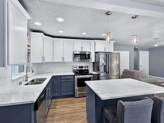 4th image of 806 E Canterbury Ln