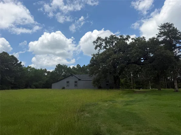 2071 W Point Tap Rd, Palestine, TX 75803