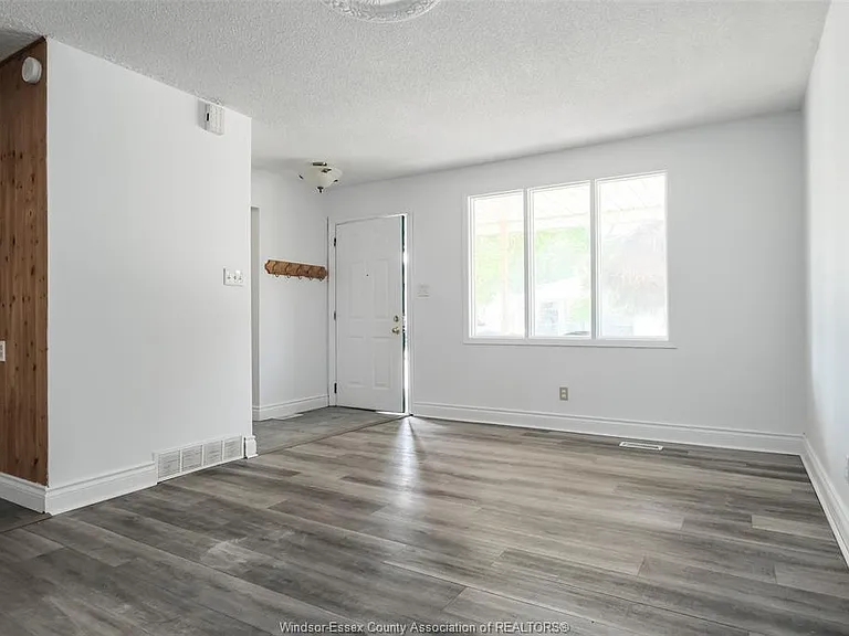 3309 Aurora Dr — Photo 7