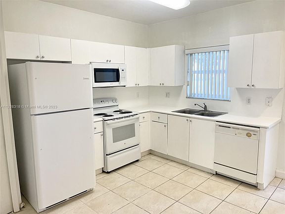 2nd image of 1635 SE 31st Ct #1635