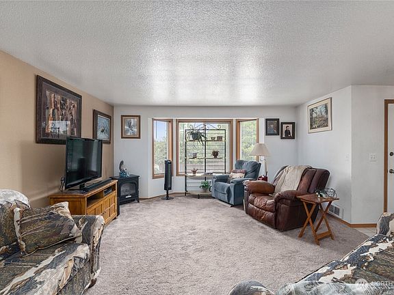 4th image of 117 W Oak Street