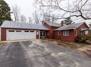 12034 N Pecatonica Rd, Leaf River, IL 61047
