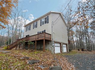 248 W Lakeview Rd, Lackawaxen, PA 18435