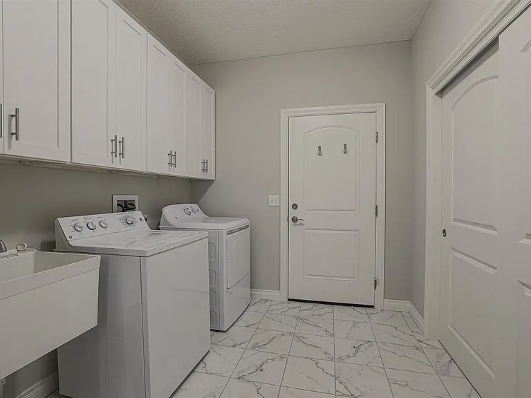 6733 Liberty Cir — Photo 23