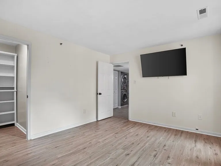 4 Cedar Valley Pl #202 — Photo 14