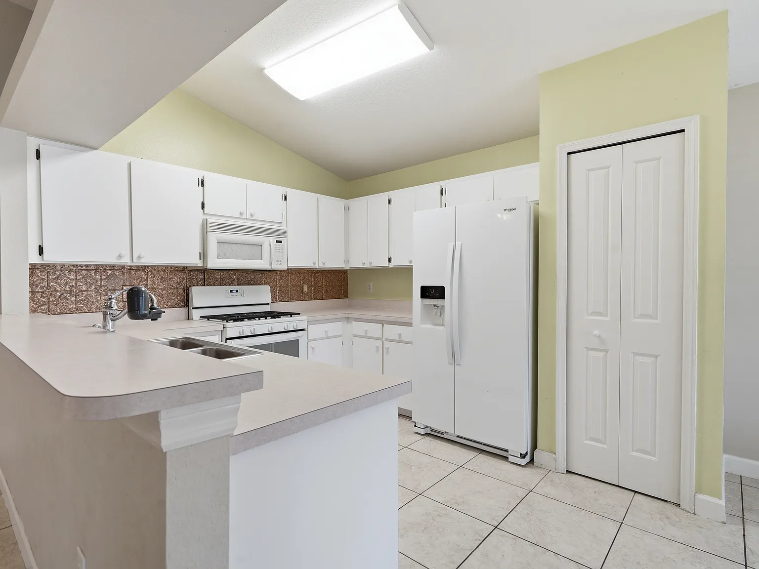 3 bed, 1449 sqft, $2,300 — Photo 3
