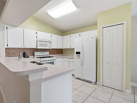 3rd image of 29417 Crossland Dr