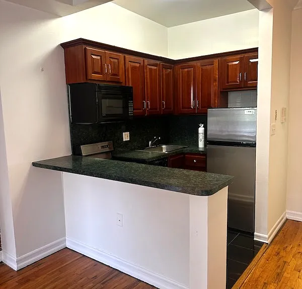 906 Amsterdam Ave #5D — Photo 4