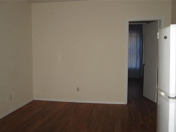 4th image of 317 W 35th St APT 2FE