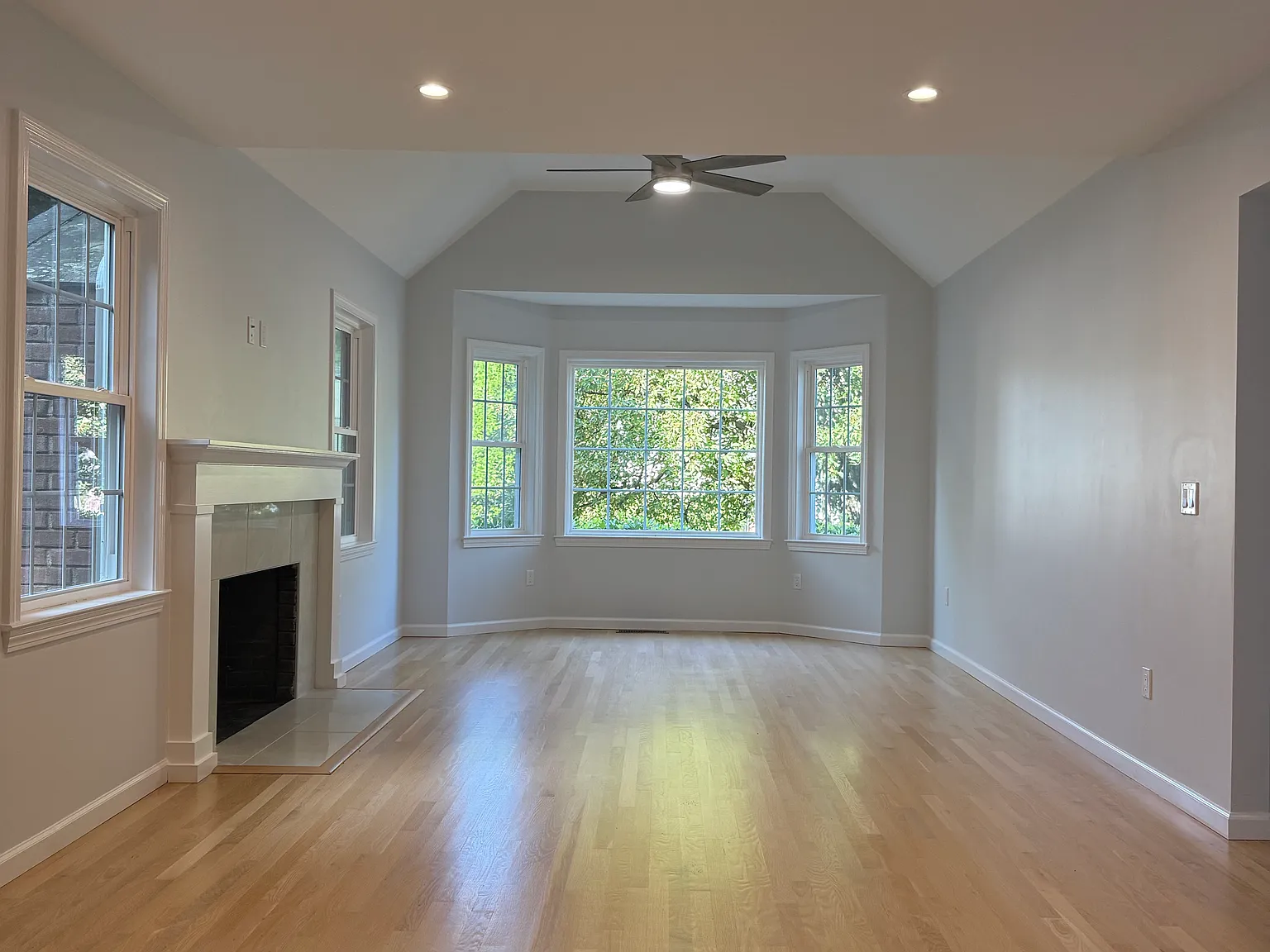 2 bed, 2.5 bath, 1577 sqft, $2,800 — Photo 2