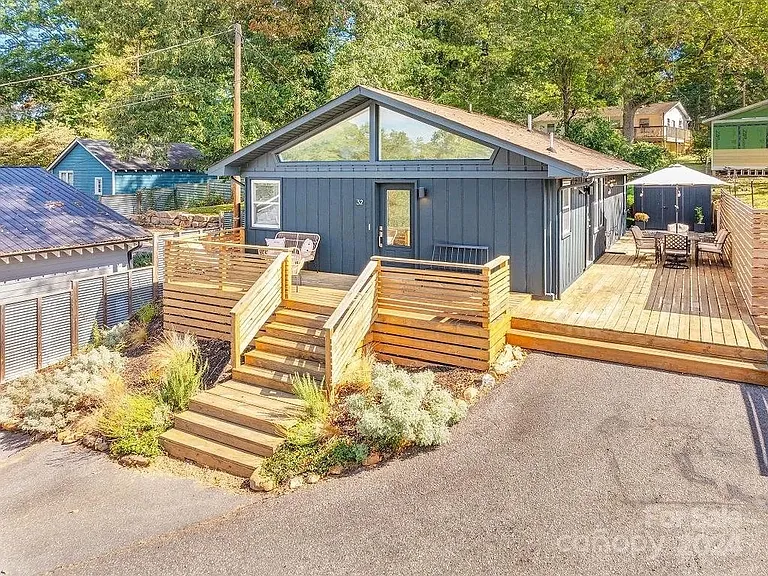 32 Winthrop Rd — Photo 1