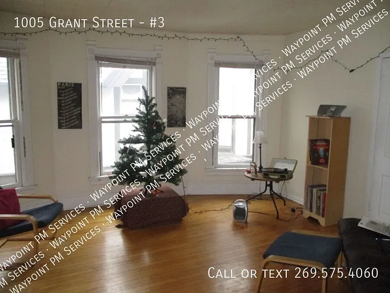 1005 Grant St #3 — Photo 3