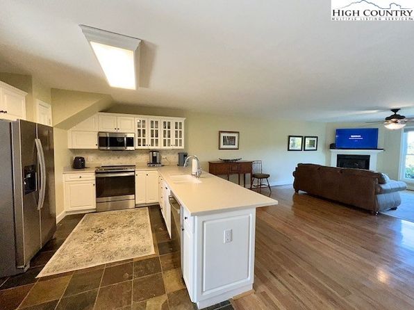 80 Club Villa Drive UNIT 404, Roaring Gap, NC 28627