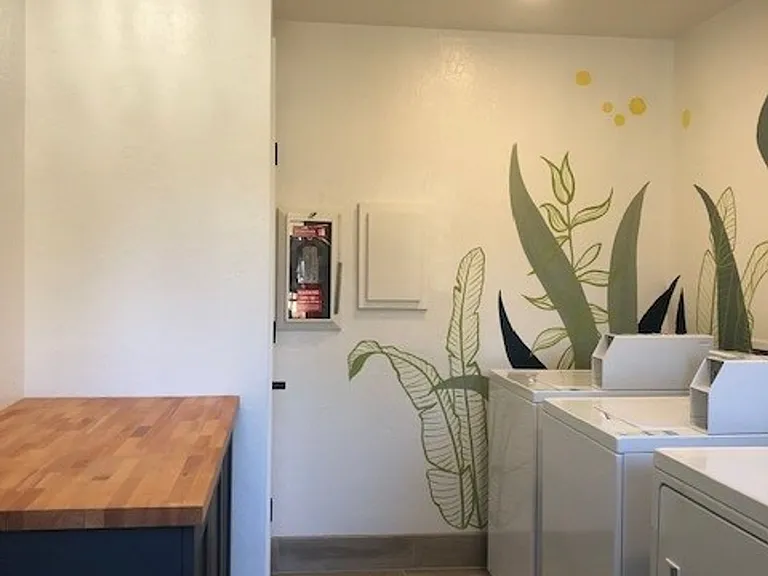 La Vista Apartments — Photo 13