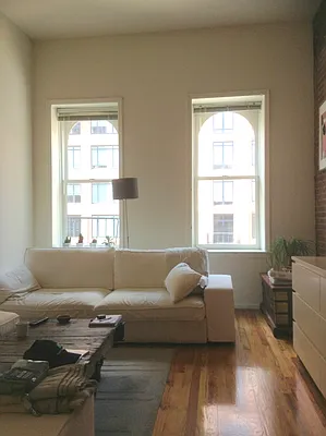 Rented by Manhattan Property Group | media 85