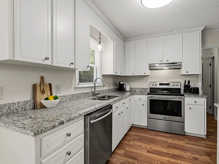 401 Redpath Dr — Photo 20
