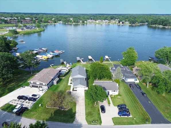 3496 W Lakeshore Dr, Crown Point, IN 46307
