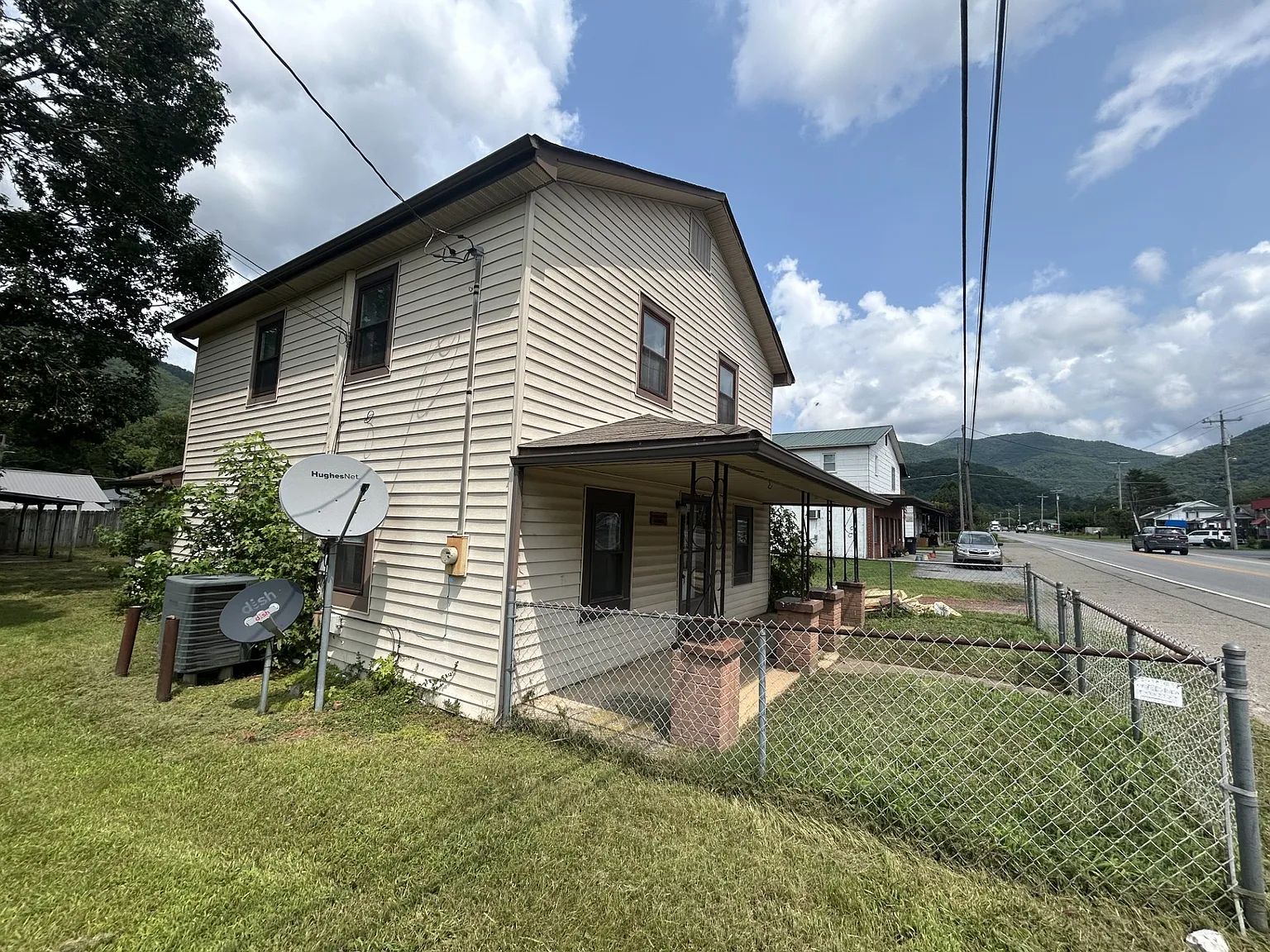 3 bed, 1248 sqft, $1,300 — Photo 2