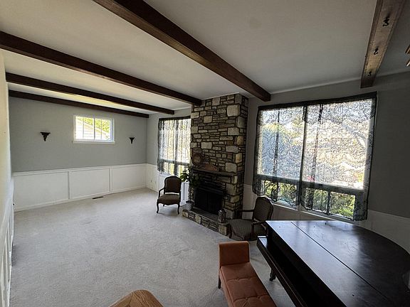 5th image of 609 Foster Rd