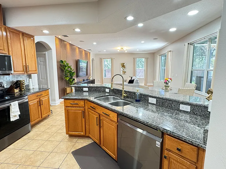 15336 Firelight Dr — Photo 2