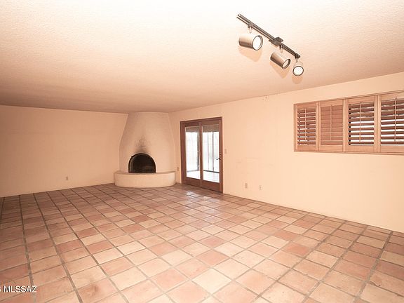 2nd image of 1000 W Sahara Palms Dr