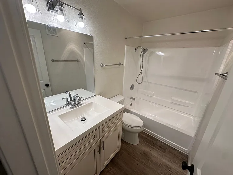 Hillcrest Summit Apartments — Photo 16