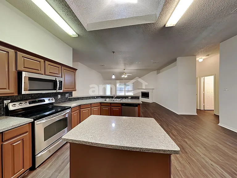 6024 Silkcrest Trl — Photo 4