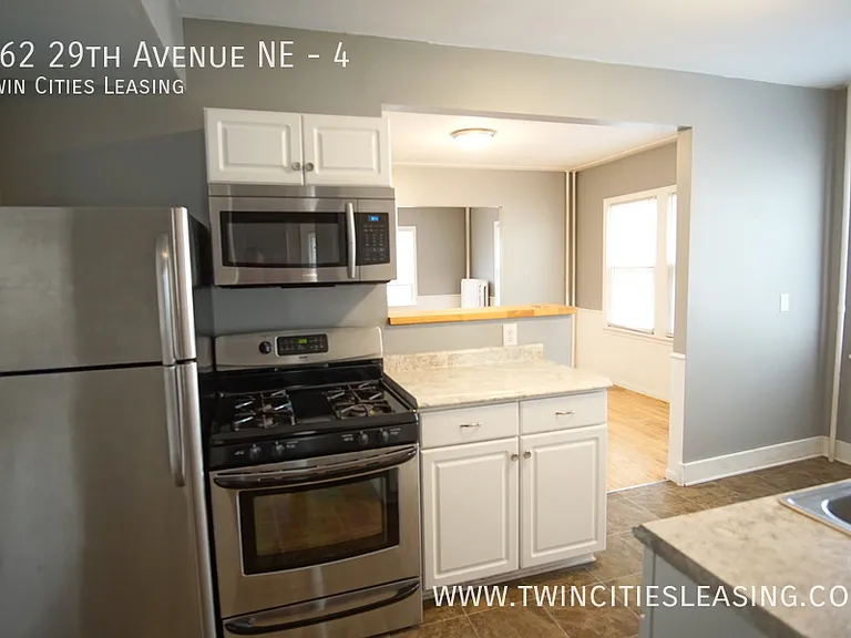 962 29th Ave NE #4 — Photo 1
