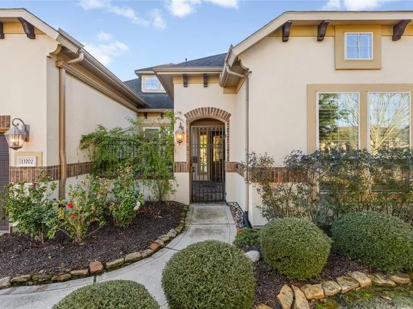 13702 Banks View Ct, Houston, TX 77059